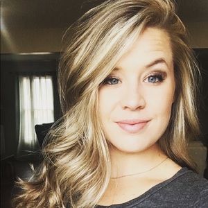 Meet your Posher, Caitlin